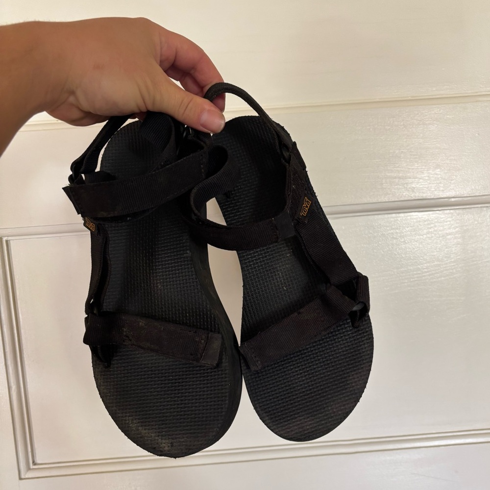black teva platform sandals size 8